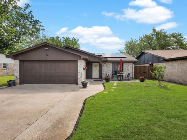 624 Hallvale Dr, White Settlement, TX 76108