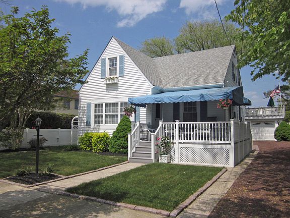 2nd image of 161 22nd St