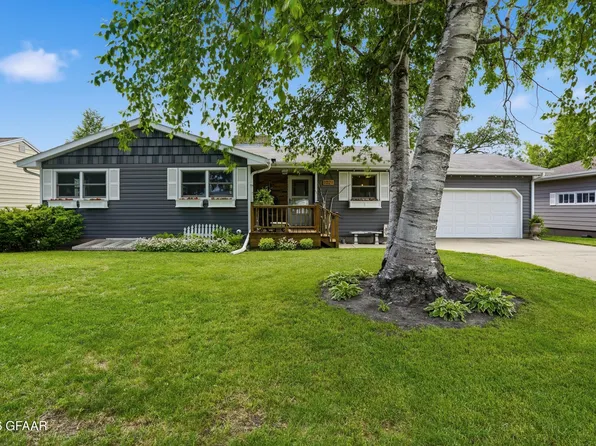 1021 17th St NW, East Grand Forks, MN 56721