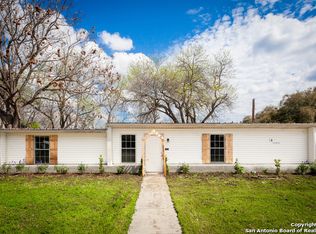 2909 Avenue I, Hondo, TX 78861