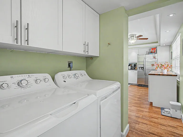 3930 Oaks Clubhouse Dr #304 — Photo 11