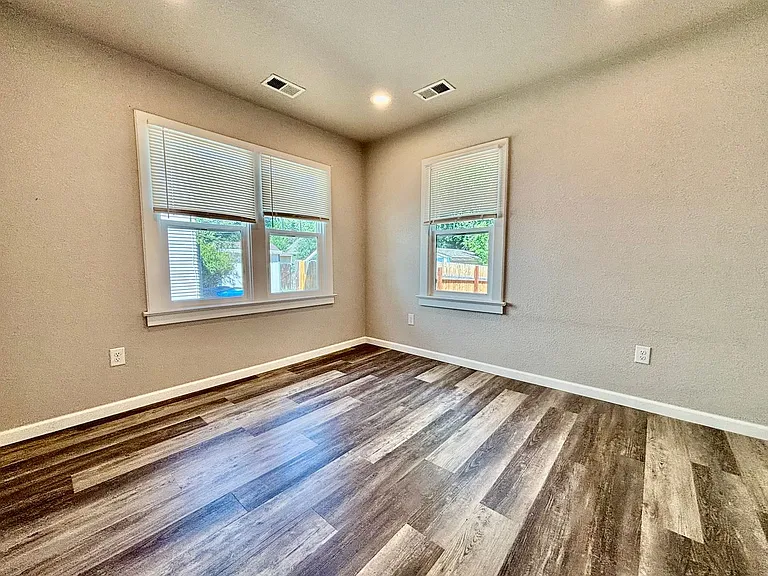 700 W Myrtle St #A — Photo 12