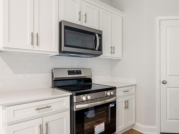 4th image of 747 Old Stagecoach Rd