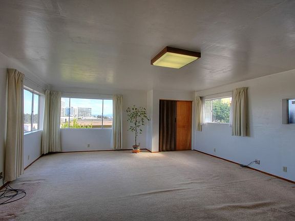 5th image of 12 Lewis Ave