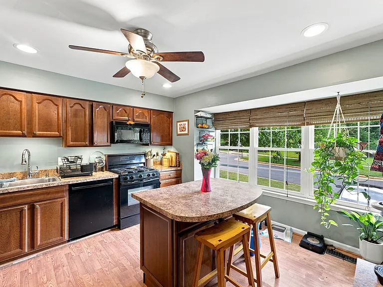 500 Beacon Dr — Photo 10