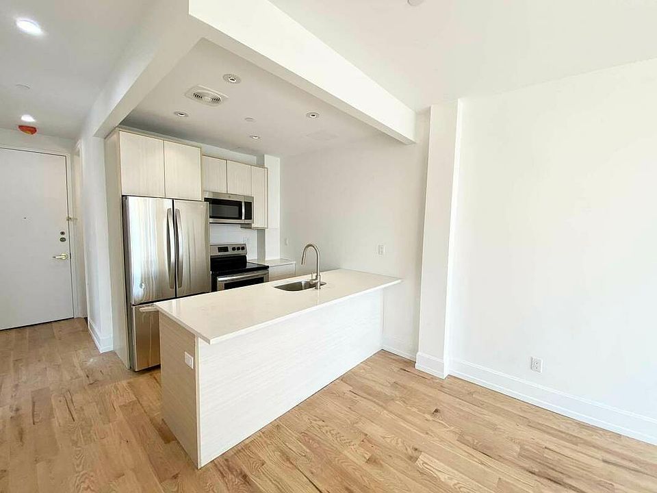 2nd image of 2741 Fulton St #C1