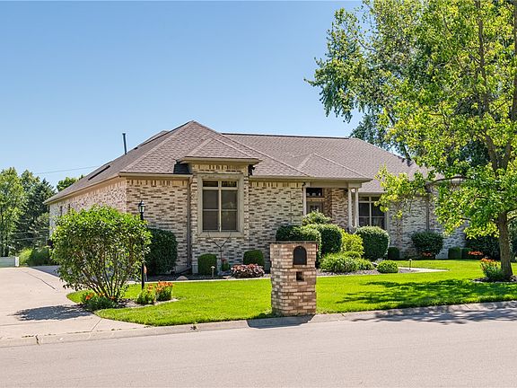 3rd image of 173 Countryside Dr N