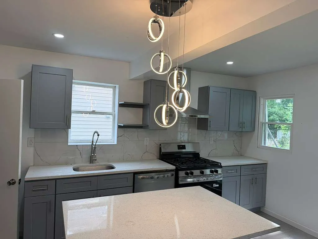 3 bed, 1270 sqft, $1,600 — Photo 1