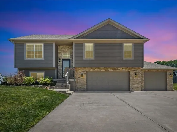 18307 Rock Creek Dr, Smithville, MO 64089