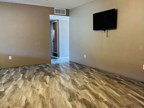 5th image of 2406 Jackson St