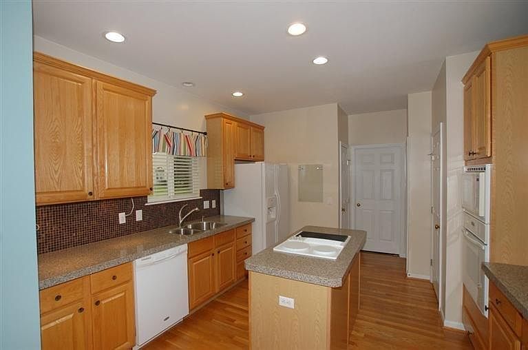 1st image of 940 Palomar Dr