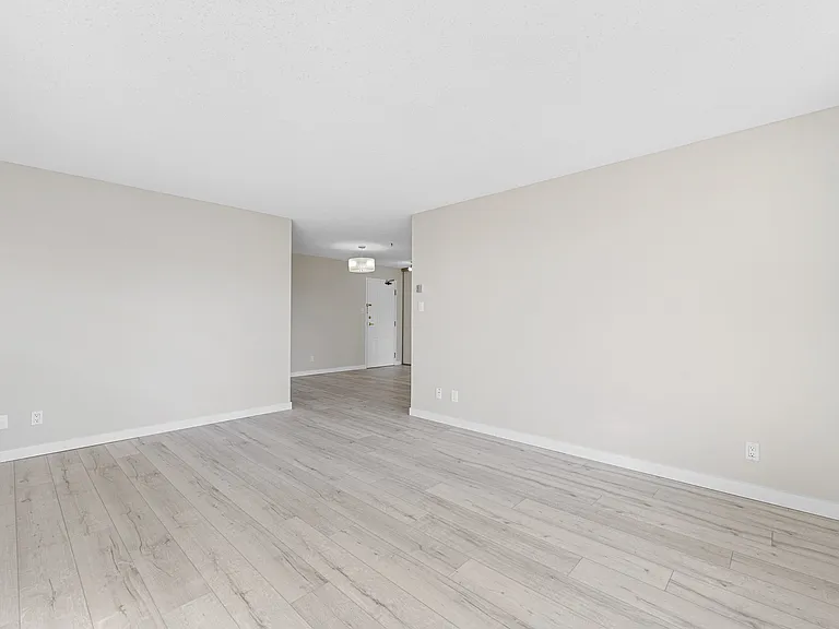 924 14th Ave SW #908 — Photo 10