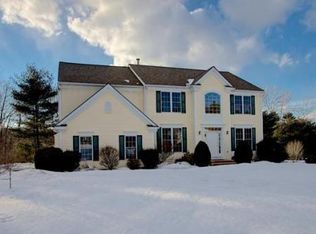 5 Washington Ln, Hopkinton, MA 01748