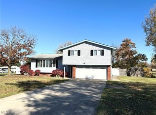 7610 Royal Ridge Dr, Parma, OH 44129