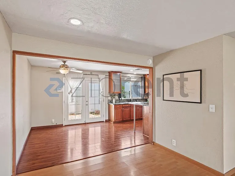 3298 Cropley Ave — Photo 9