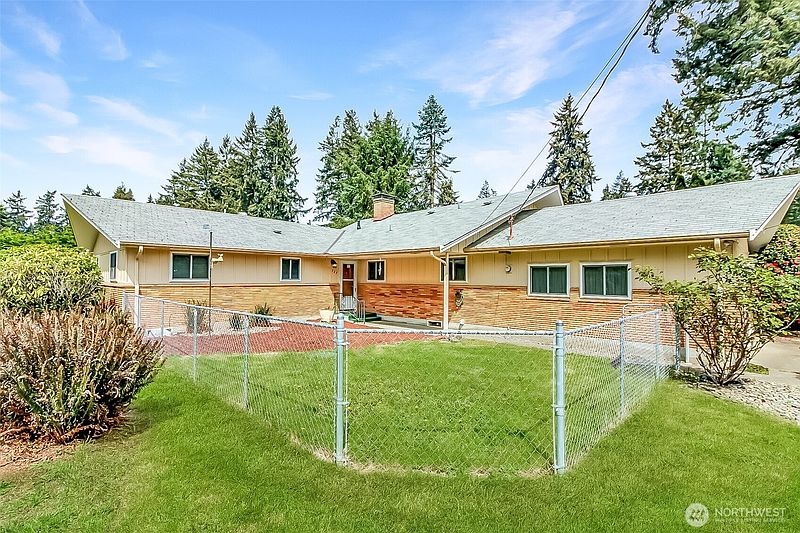 3rd image of 327 Logger Court SE