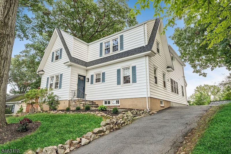 1st image of 92 Hillcrest Ave