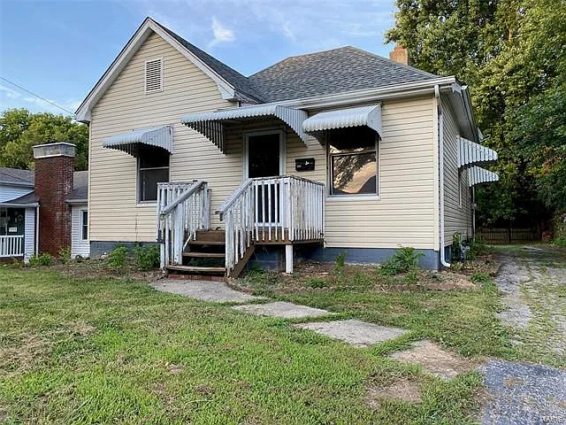 330 Sycamore St photo 1