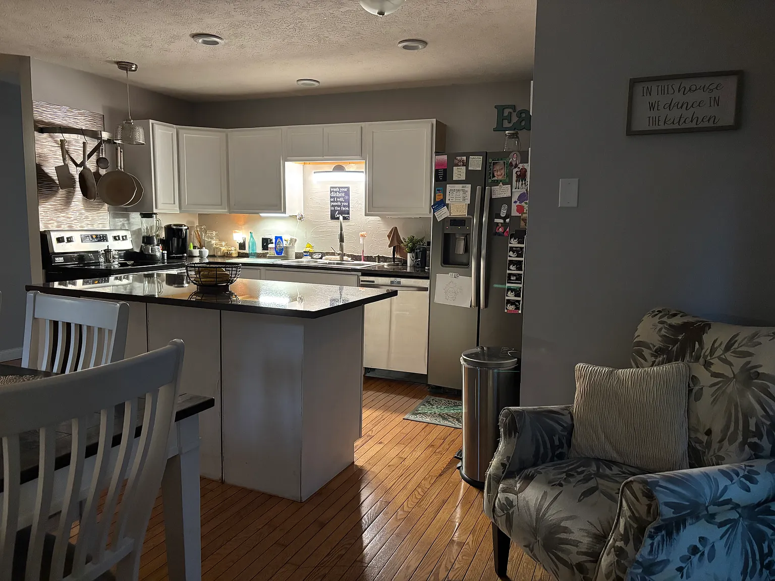 4 bed, 2005 sqft, $1,800 — Photo 2