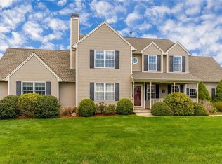 71 Petal Ln, South Kingstown, RI 02879