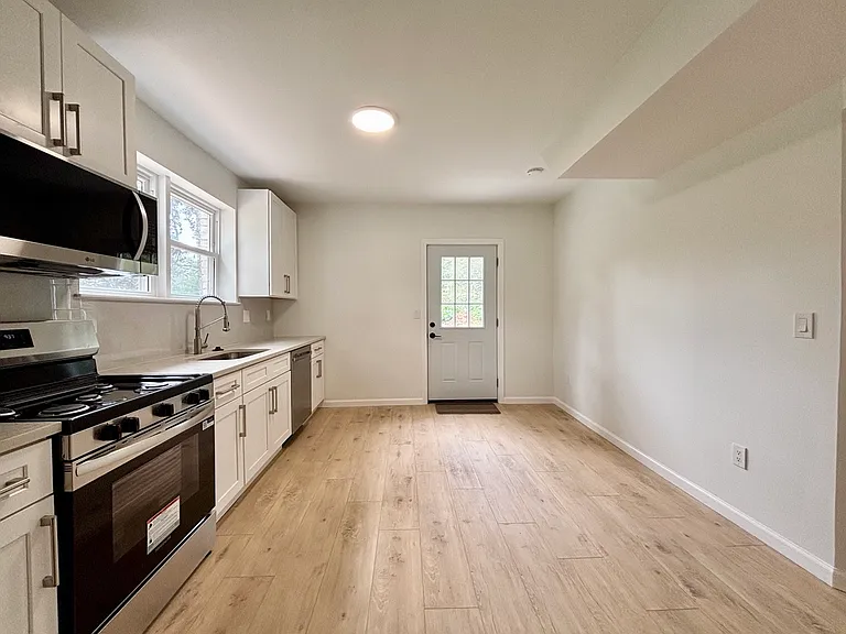 453 Briggs Cir #B — Photo 2