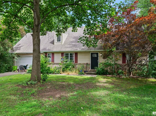 14 Willow Hill Dr, Sherman, IL 62684