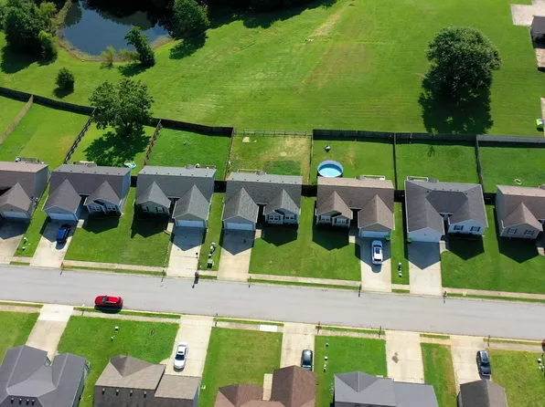 1359 Whitt Ln, Clarksville, TN 37042