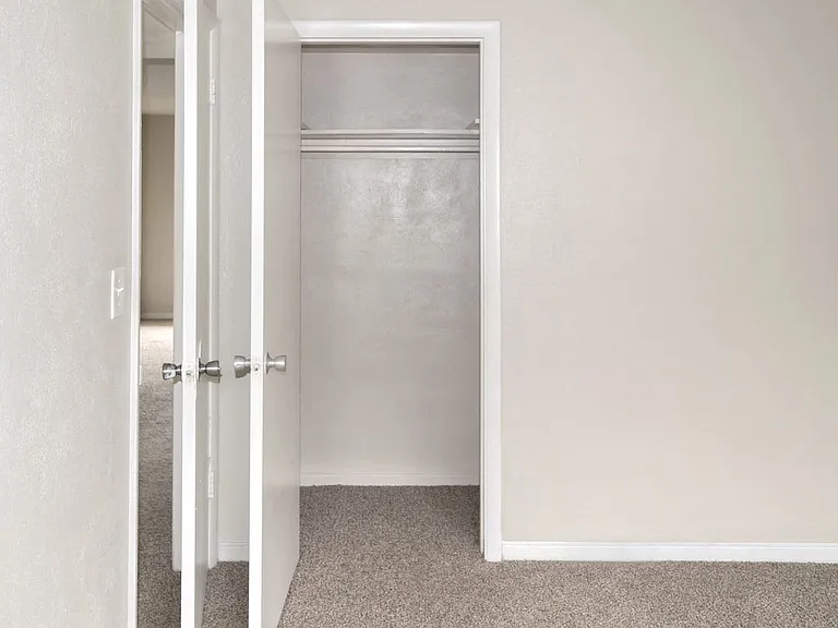 Park Apartments — Photo 32