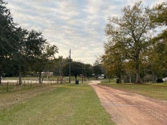 Exterior Neighborhood (street photo)