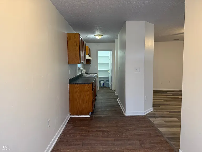 4930 Elliott Ave — Photo 5