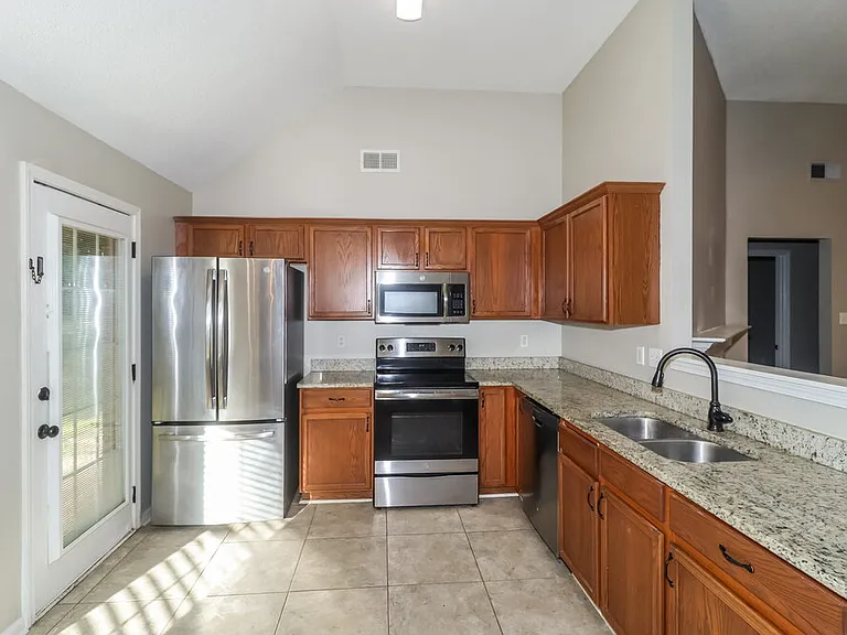 5639 Camden Cv — Photo 7