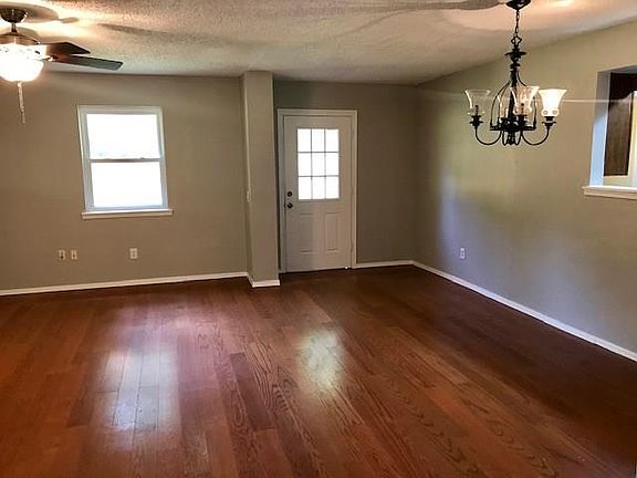 5th image of 2610 Walker St
