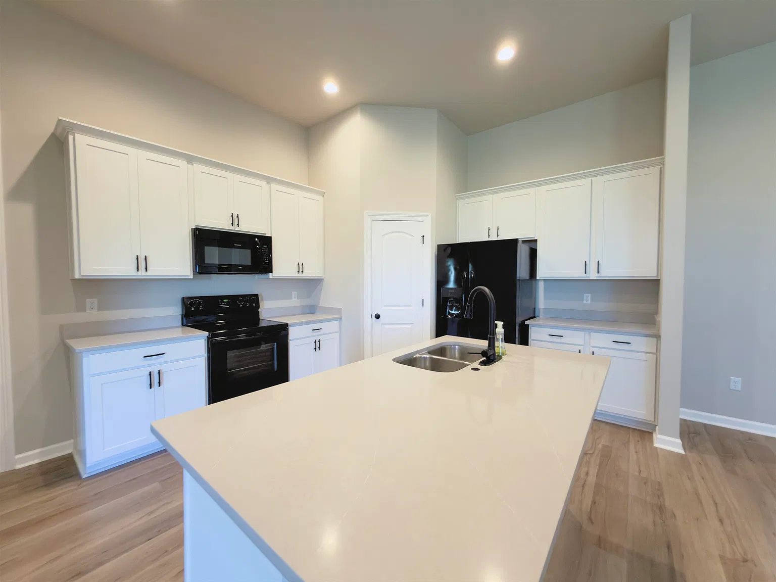 3 bed, 1887 sqft, $2,000 — Photo 3