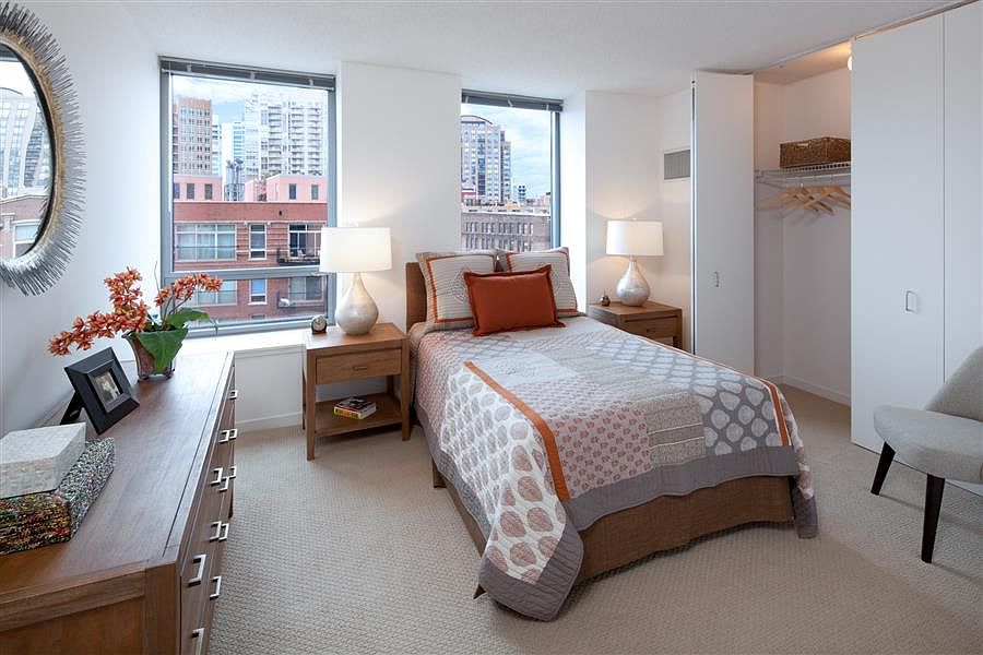 1st image of 522 N Kingsbury St #4006