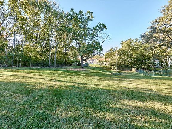 5th image of 850 Poplar Dr