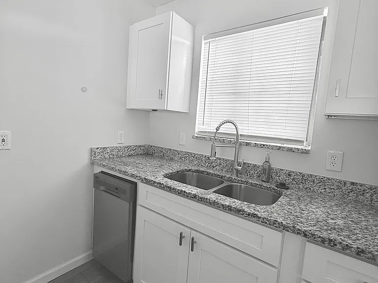 420 San Gabriel St — Photo 20