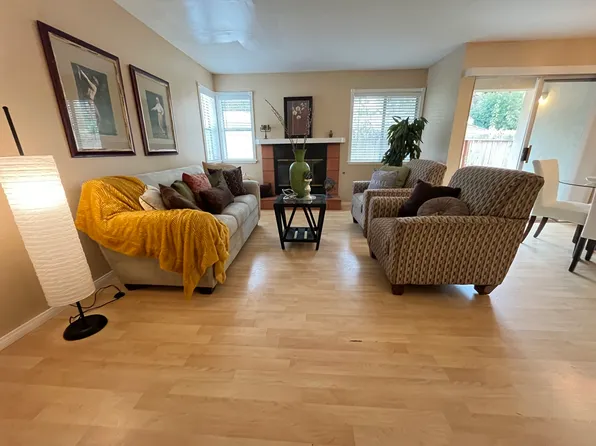 2920 Luciernaga St #1, Carlsbad, CA 92009