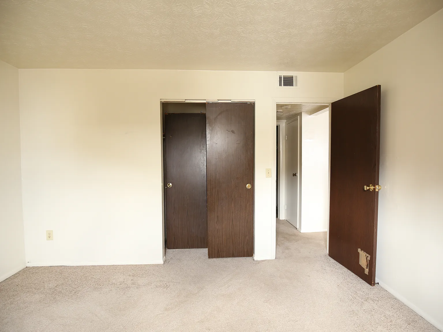 2 bed, 600 sqft, $900 — Photo 3