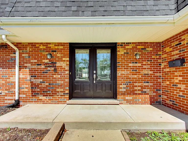 1526 Carrol Ct — Photo 2
