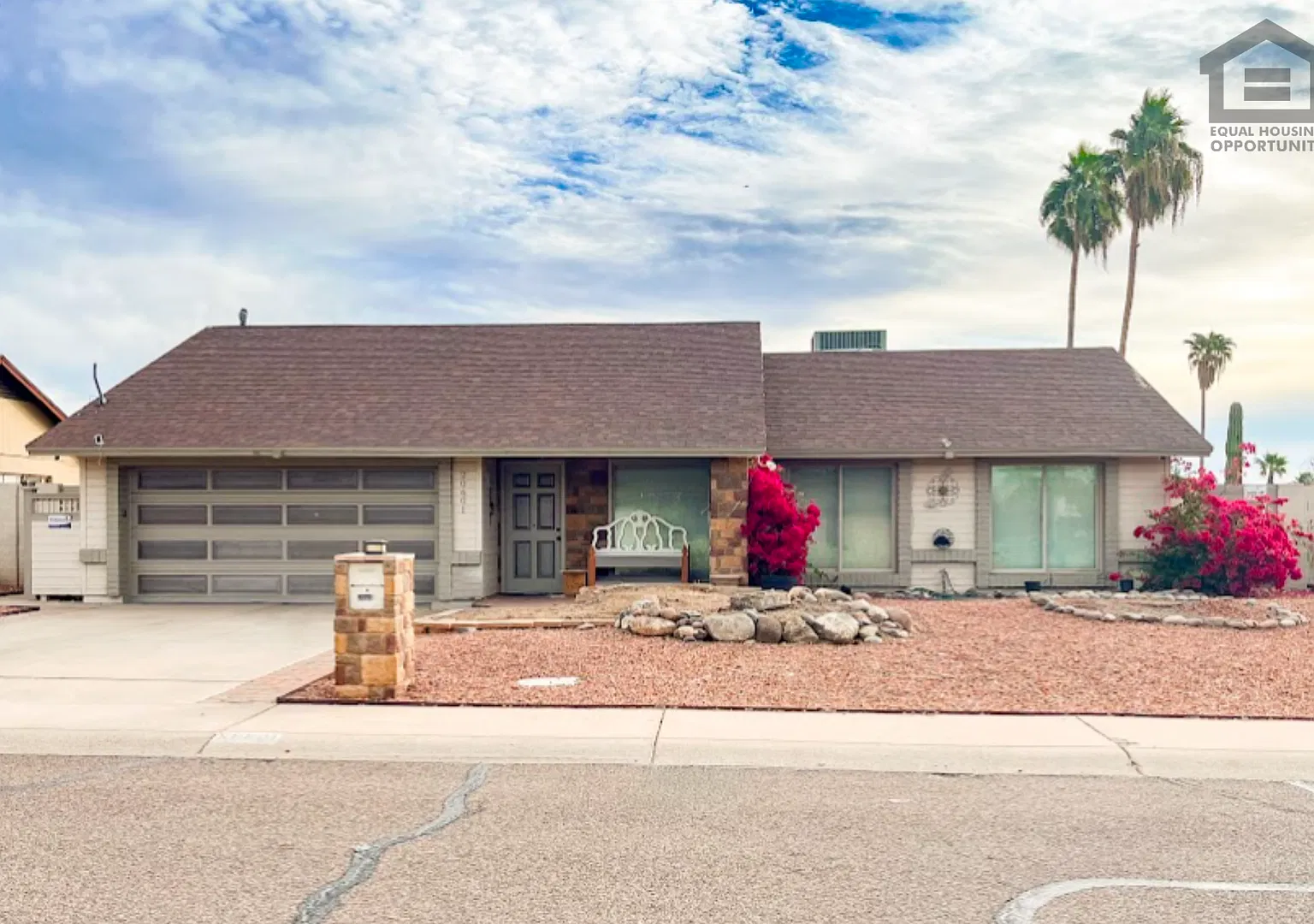 3bed/2bath House At 19th Ave/Loop 101! No Hoa! Corner Lot! — Photo 1