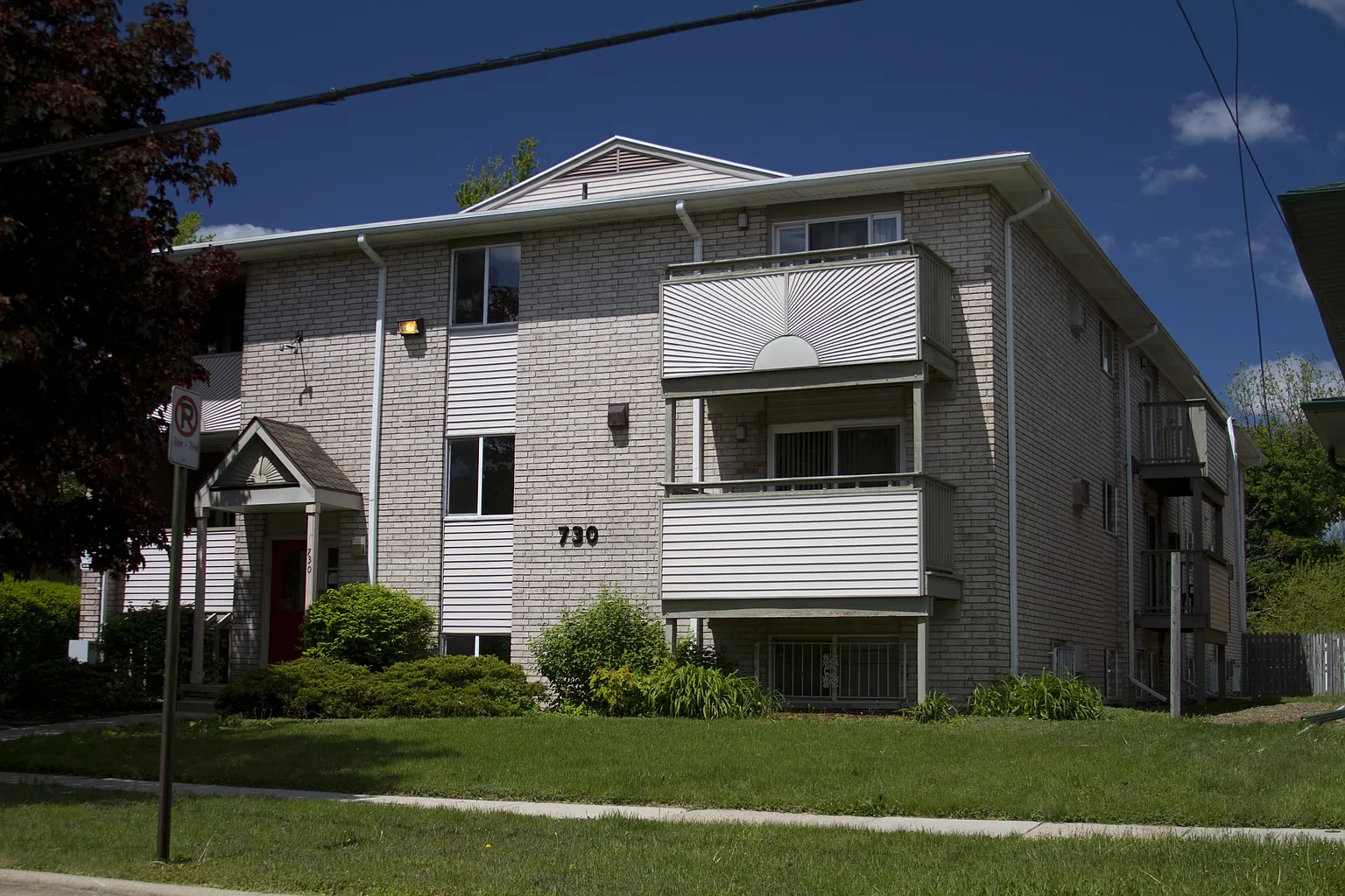 730 W Ionia St APT 302 photo 1
