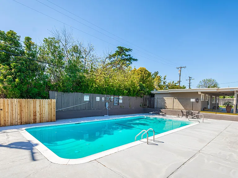 Azalea Court — Photo 20