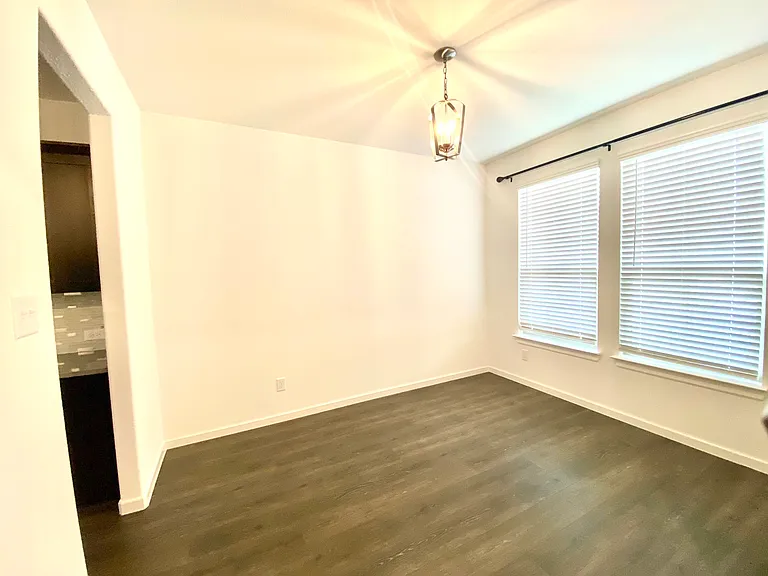 166 Camelia St — Photo 2