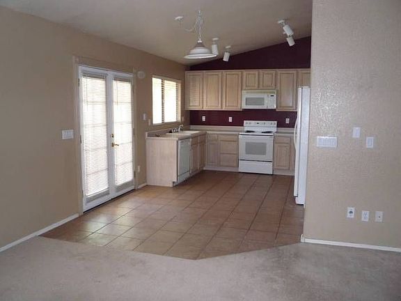 Eat-In-Kitchen