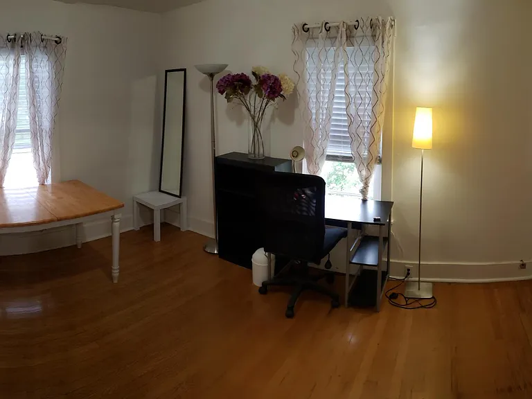 Medium Sized bedroom/office