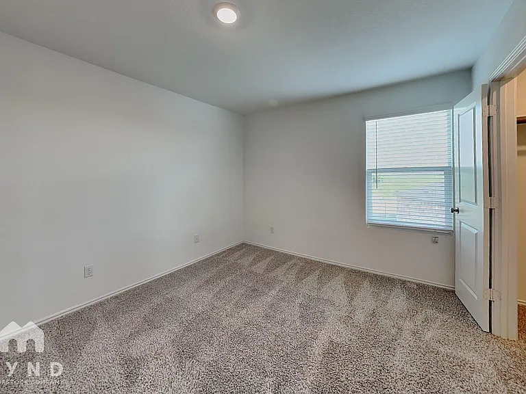 428 Sebring Cir — Photo 13