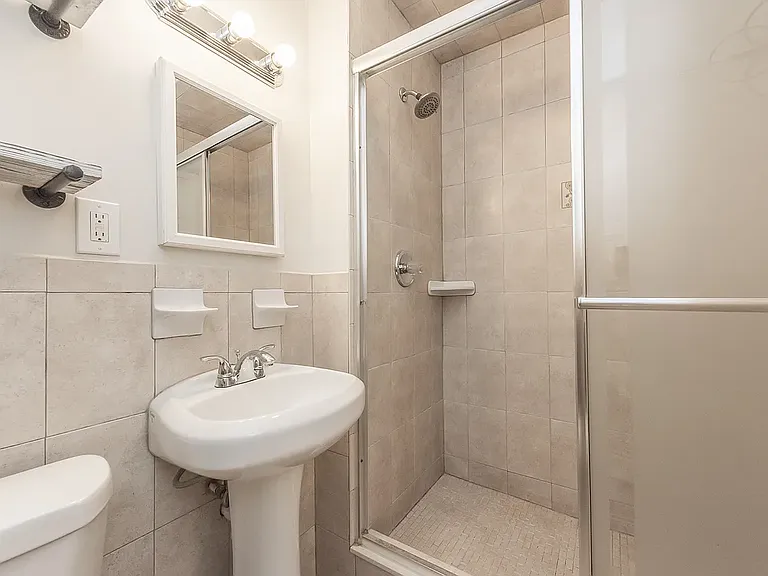 25-02 Crescent St #1 — Photo 10