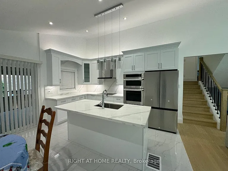 52 Sedgebrook Cres — Photo 3