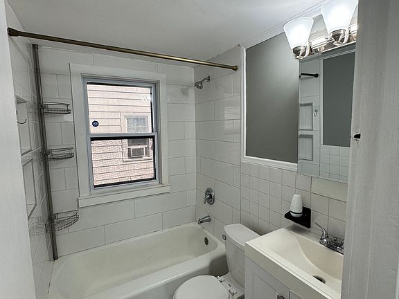 5th image of 365 Washington Ave #1