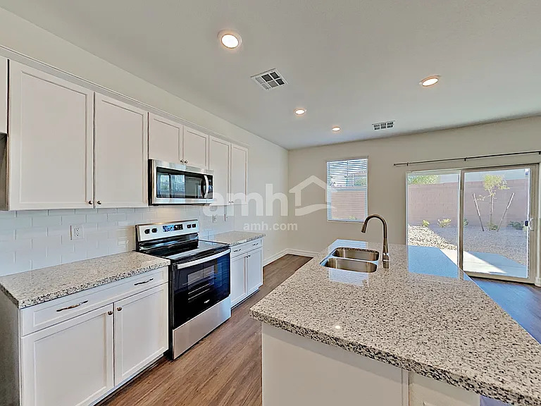 979 Nero Ave — Photo 3